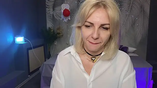 Snapshot of Barbara_Blonde chatting on 03.15.25 Barbara Blonde online show from 03.15.25