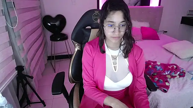 Lili Gomez  online show from 01.08.25