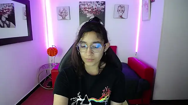 Lili Gomez  online show from 01.22.25