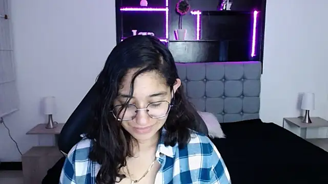 Lili Gomez  online show from 01.25.25