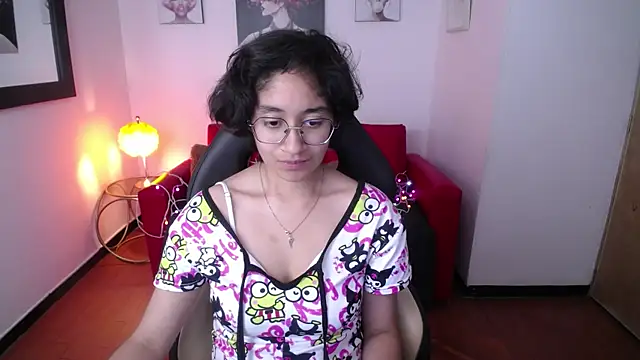 Lili Gomez  online show from 02.16.25