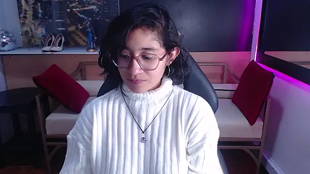 Lili Gomez  online show from 09.09.25