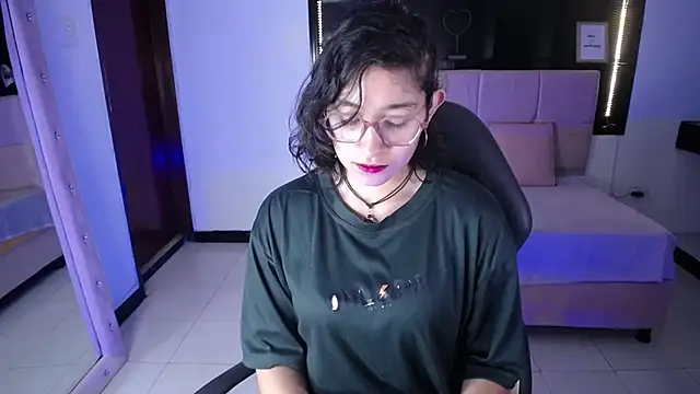 Lili Gomez  online show from 09.13.25