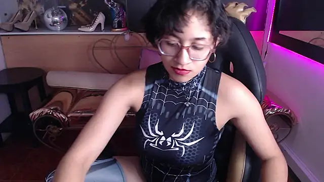 Lili Gomez  online show from 10.09.25