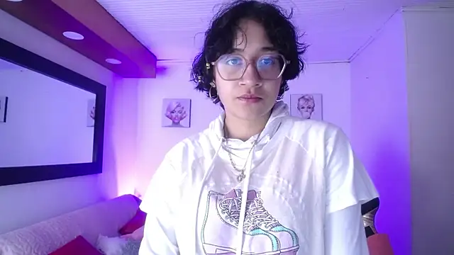 Lili Gomez  online show from 11.12.25