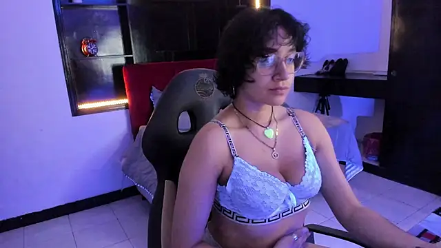 Lili Gomez  online show from 12.05.25