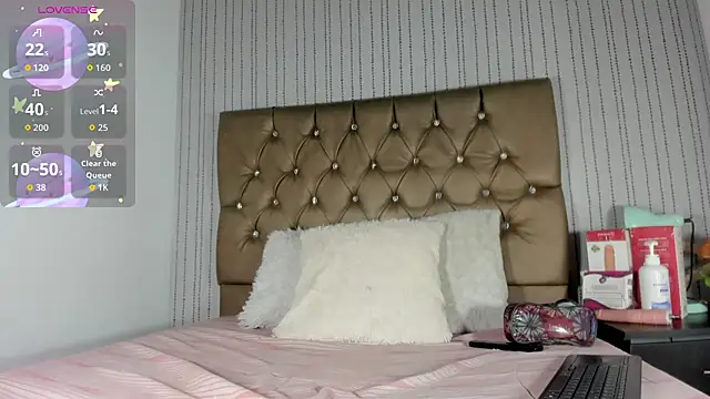 Snapshot of candymery chatting on 10.03.25 candymery online show from 10.03.25