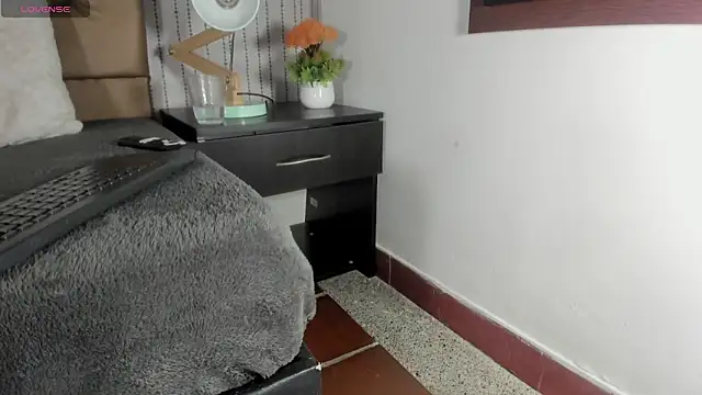 Snapshot of candymery chatting on 10.06.25 candymery online show from 10.06.25