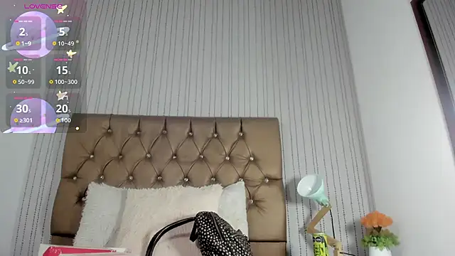 Snapshot of candymery chatting on 10.20.25 candymery online show from 10.20.25