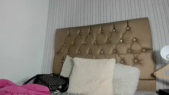 Snapshot of candymery chatting on 10.29.25 candymery online show from 10.29.25