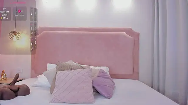 sophiawhite   online show from 09.30.25