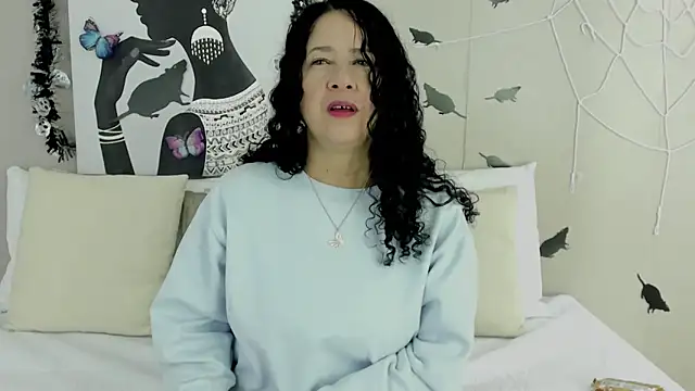 Adelesmithh online show from 10.29.25