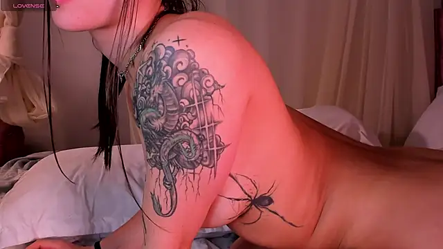 Lia Sweett  online show from 12.19.24
