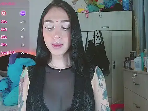 Snapshot of karla_zambrano chatting on 03.08.25 karla zambrano online show from 03.08.25