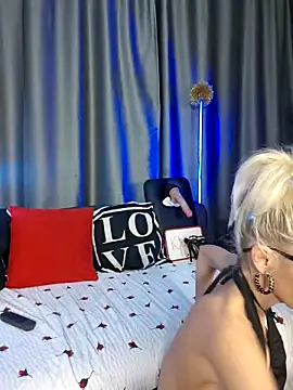 Snapshot of Milforja chatting on 03.01.26 Milforja online show from 03.01.26