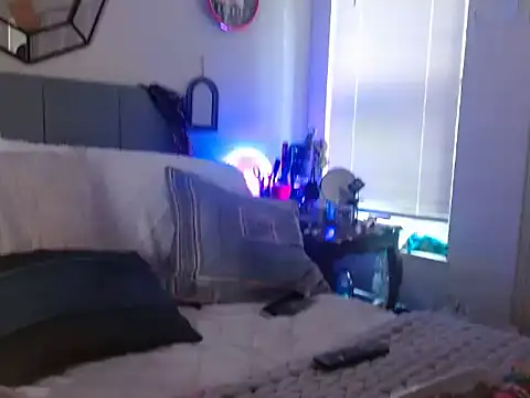 Snapshot of Hollyhudson123 chatting on 09.17.25 Hollyhudson123 online show from 09.17.25