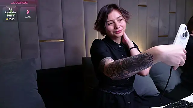 Ishtar Divine online show from 11.26.25