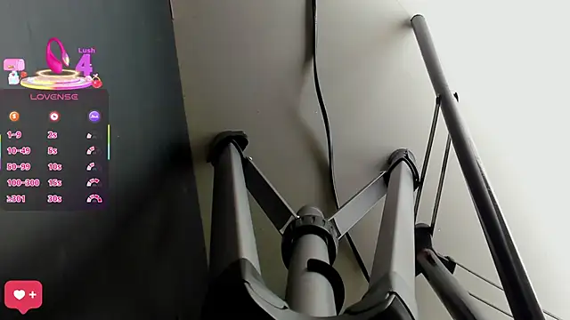 Snapshot of Tamaraa_Serra chatting on 10.23.25 Tamaraa Serra online show from 10.23.25