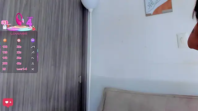 Snapshot of Tamaraa_Serra chatting on 10.25.25 Tamaraa Serra online show from 10.25.25