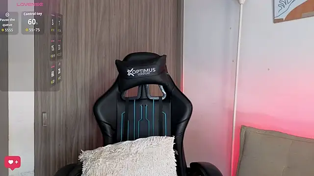 Snapshot of Tamaraa_Serra chatting on 11.20.25 Tamaraa Serra online show from 11.20.25