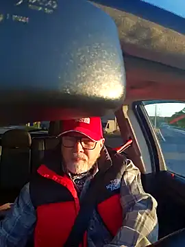 Snapshot of KOMANDOS74 chatting on 09.18.25 KOMANDOS74 online show from 09.18.25