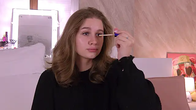 EllieHayes online show from 10.05.25