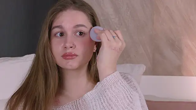 EllieHayes online show from 04.10.26