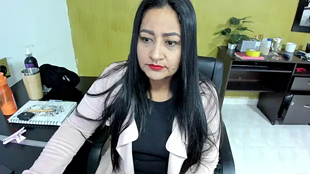 Adele Sweett online show from 02.05.25