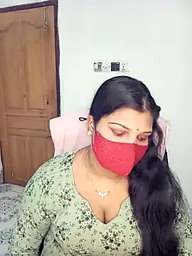 Snapshot of Hot-Angel_ chatting on 10.27.25 Hot-Angel online show from 10.27.25