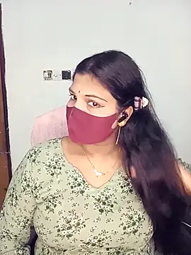 Snapshot of Hot-Angel_ chatting on 11.04.25 Hot-Angel online show from 11.04.25