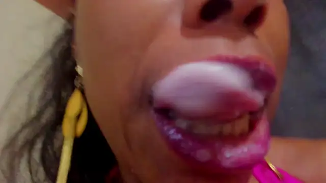 KamariaFyre online show from 02.05.25