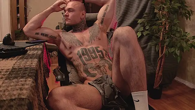 Snapshot of bulatov_xx chatting on 10.28.25 bulatov xx online show from 10.28.25