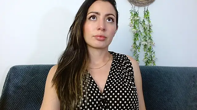 Snapshot of Kendal_Mosk chatting on 12.17.24 Kendal Mosk online show from 12.17.24