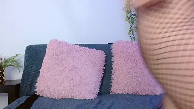 Snapshot of Kendal_Mosk chatting on 09.19.25 Kendal Mosk online show from 09.19.25