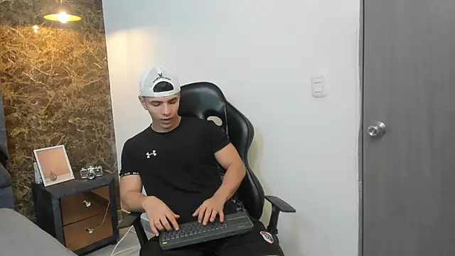 Flynn Riider online show from 12.18.24