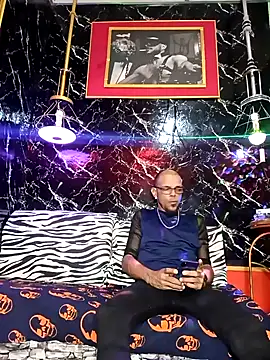 Snapshot of Charly_BC_Dirty chatting on 11.02.25 Charly BC Dirty online show from 11.02.25