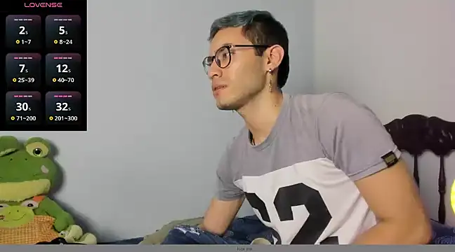 Snapshot of alexdesire chatting on 12.21.24 alexdesire online show from 12.21.24