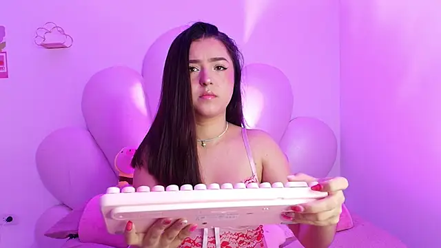 Snapshot of zoewillian chatting on 10.04.25 zoewillian online show from 10.04.25