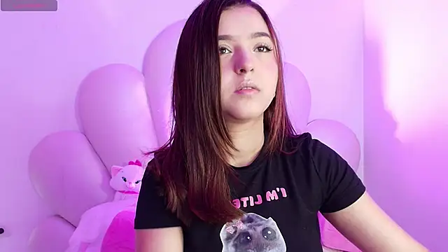 Snapshot of zoewillian chatting on 10.31.25 zoewillian online show from 10.31.25