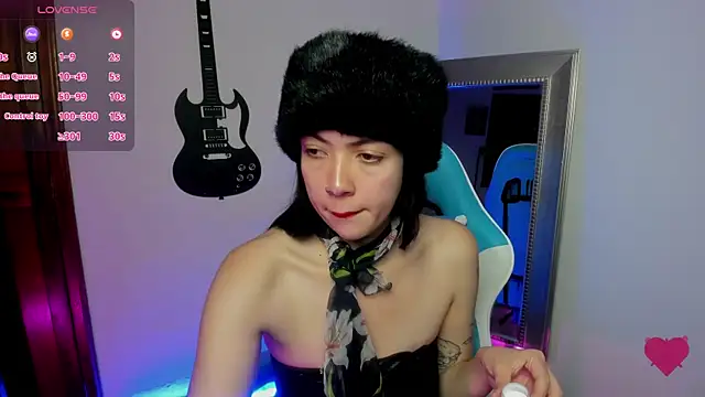 Aurora Hotson online show from 01.07.25