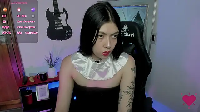 Aurora Hotson online show from 01.11.25