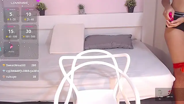 Snapshot of SelenaFox6 chatting on 01.30.25 SelenaFox6 online show from 01.30.25