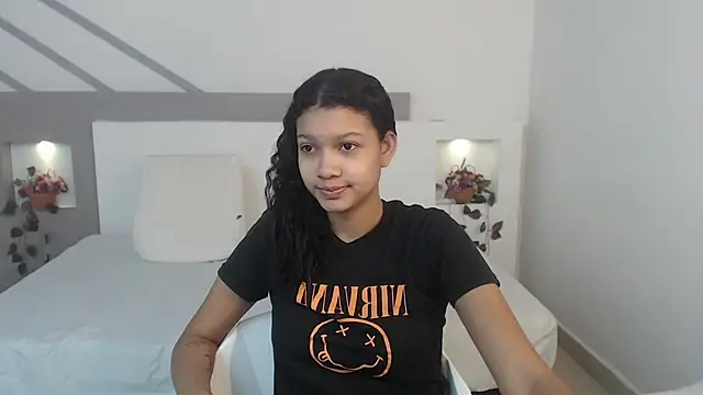 Snapshot of SelenaFox6 chatting on 02.19.25 SelenaFox6 online show from 02.19.25