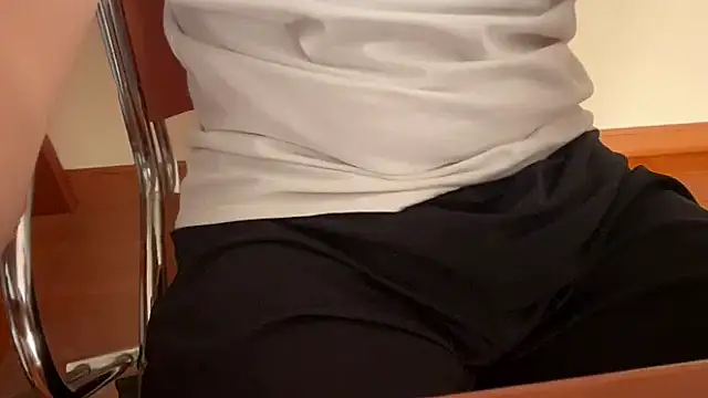 Snapshot of Axeeeeeeeeeeeel chatting on 10.24.25 Axeeeeeeeeeeeel online show from 10.24.25