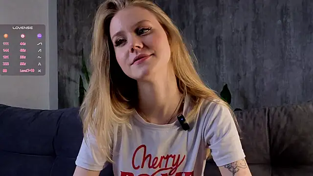 Snapshot of WiloneEsse chatting on 02.08.25 WiloneEsse online show from 02.08.25