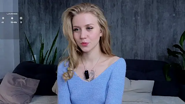 Snapshot of WiloneEsse chatting on 02.11.25 WiloneEsse online show from 02.11.25