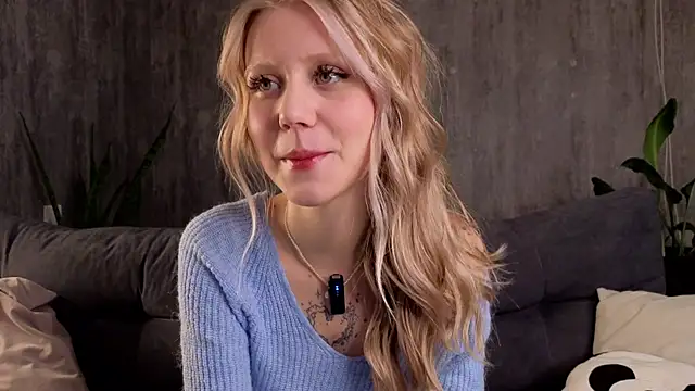 Snapshot of WiloneEsse chatting on 02.18.25 WiloneEsse online show from 02.18.25