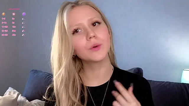 Snapshot of WiloneEsse chatting on 03.05.25 WiloneEsse online show from 03.05.25