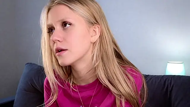 Snapshot of WiloneEsse chatting on 03.05.25 WiloneEsse online show from 03.05.25