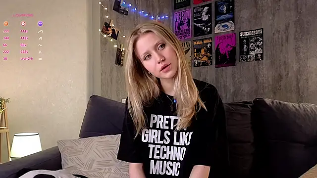 Snapshot of WiloneEsse chatting on 03.07.25 WiloneEsse online show from 03.07.25